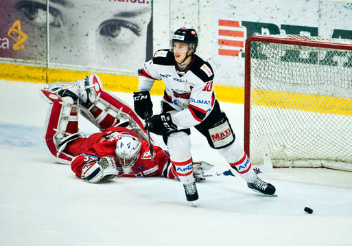Julius Hudacek, målvakt, Södertälje och Robin Alvarez,