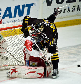 Joakim Lundström, målvakt, Timrå och Patrik Nemeth, AIK