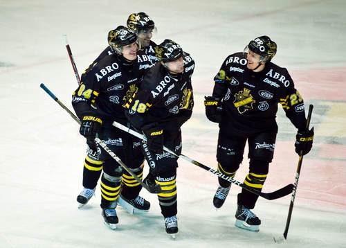 Patric Blomdahl, Kent McDonell och Jonas Liwing, AIK, jubel