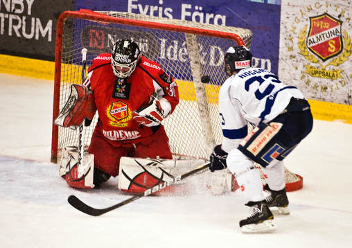 Adam Reideborn, målvakt, Almtuna och Fredrik Höggren,