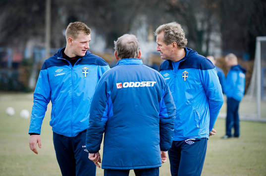 John Guidetti pratar med Erik Hamrén