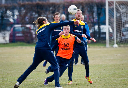 John Guidetti jagar boll
