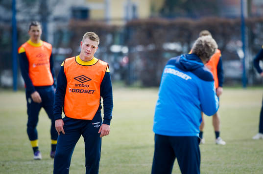 John Guidetti får en förklaring av Erik Hamrén