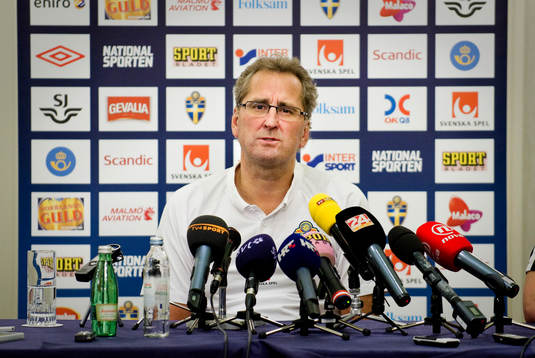 Erik Hamrén, förbundskapten på podiet