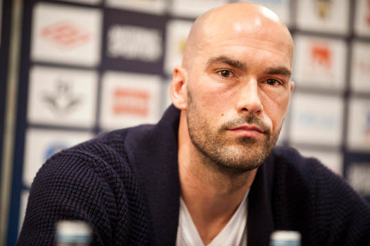 Presskonferens med Daniel Majstorovic som lämnar truppen