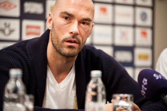 Presskonferens med Daniel Majstorovic som lämnar truppen