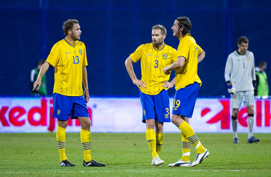 Andreas Granqvist, Olof Mellberg och Jonas Olsson diskuterar