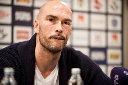 Presskonferens med Daniel Majstorovic som lämnar truppen