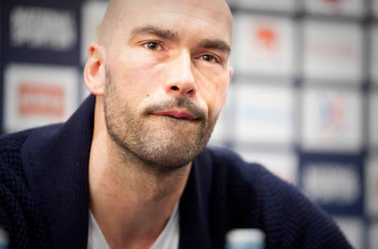 Presskonferens med Daniel Majstorovic som lämnar truppen
