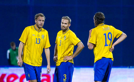 Andreas Granqvist, Olof Mellberg och Jonas Olsson diskuterar