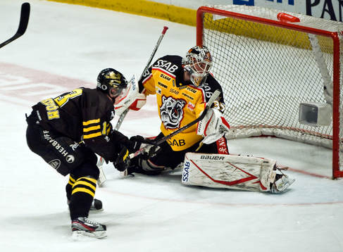 Joakim Nordström, AIK och Johan Gustafsson, målvakt,