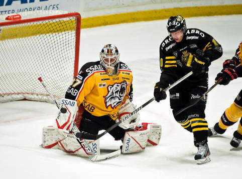 Johan Gustafsson, målvakt, Luleå och Richard Gynge, AIK