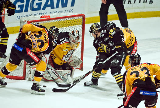 Johan Gustafsson, målvakt, Luleå och Kent McDonell, AIK