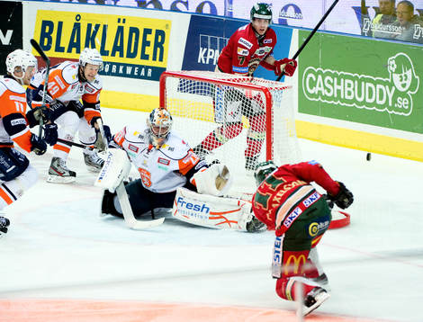 Per-Johan Axelsson, Frölunda, missar öppen kasse. Martin