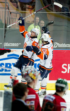 Johan Andersson, Växjö, gör 1-3 i öppen kasse, jubel
