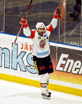 Niklas Sundström, Modo