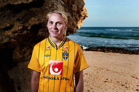 Lisa Dahlkvist, Sverige