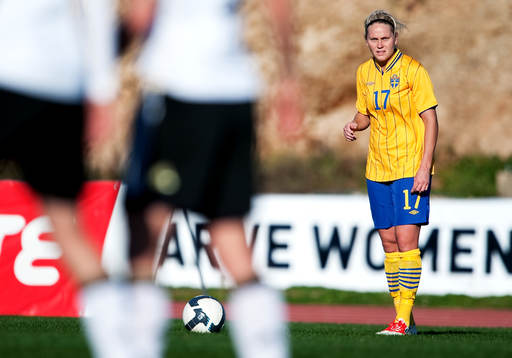 Lisa Dahlkvist, Sverige