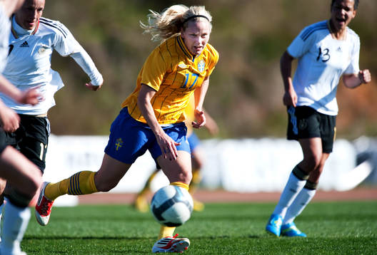 Lisa Dahlkvist, Sverige