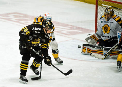 Patric Blomdahl, AIK och Joacim Eriksson, målvakt,