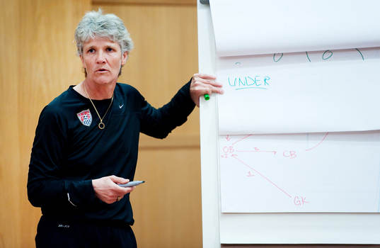 Pia Sundhage, förbundskapten, USA, håller föredrag för