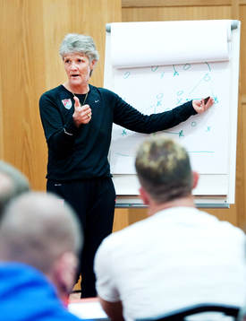 Pia Sundhage, förbundskapten, USA, håller föredrag för