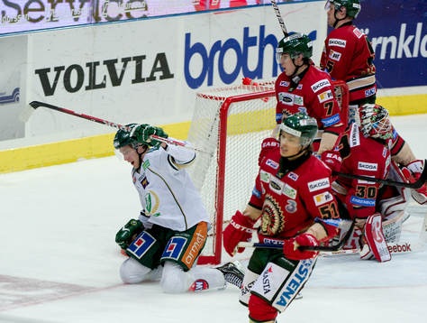 Per Öslund, Färjestad, gör 2-3 bakom Frederik Andersen,