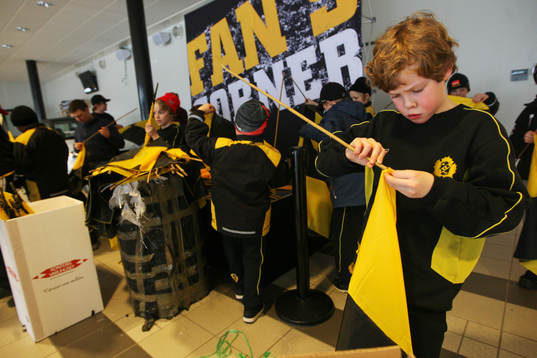 Supporters förbereder tifo