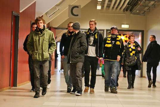 Supporters förbereder tifo
