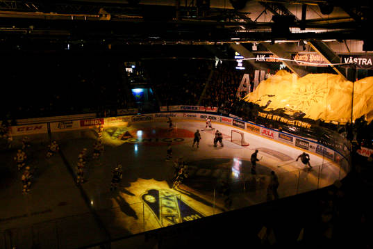 Supporters förbereder tifo