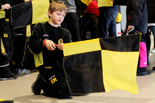 Supporters förbereder tifo