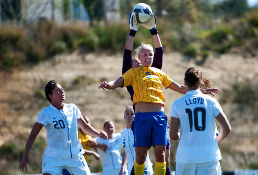 Abby Wambach, Nicole Barnhart, målvakt, USA, Caroline