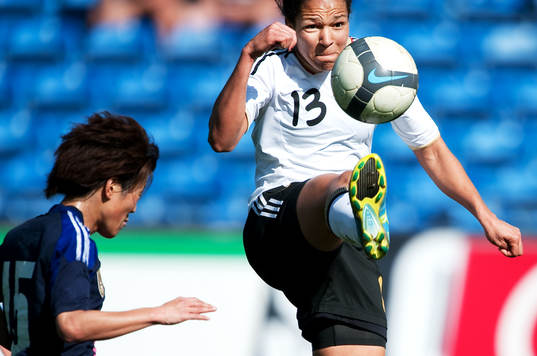 Celia Okoyno Da Mbabi, Tyskland