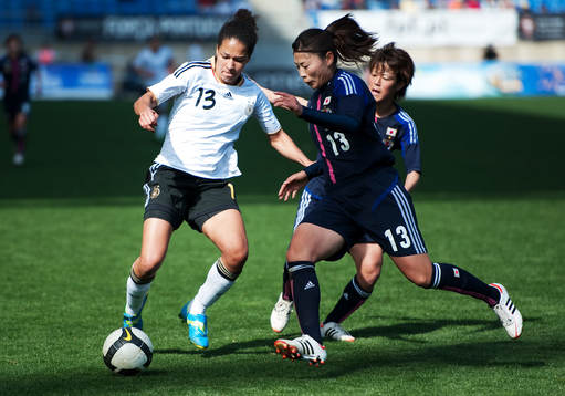 Celia Okoyno Da Mbabi, Tyskland, Rumi Utsugi, Japan