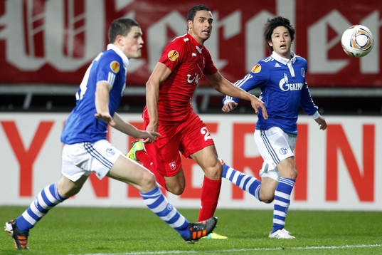 Nacer Chadli, Twente mot Atsuto Uchida och Kyriakos