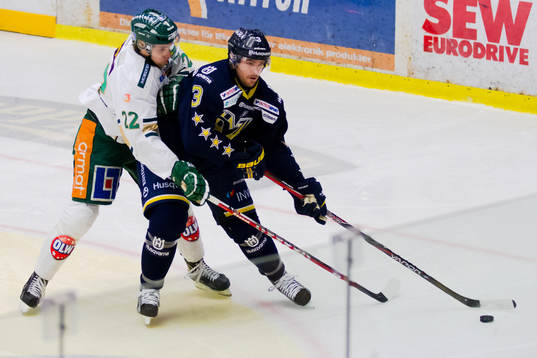 Per Åslund, Färjestad, Noah Welch, HV71