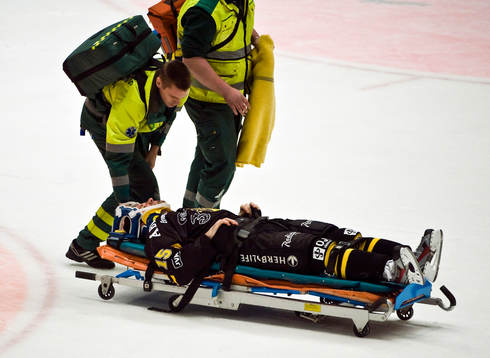 Ratislav Pavlikovsky, AIK svårt skadad