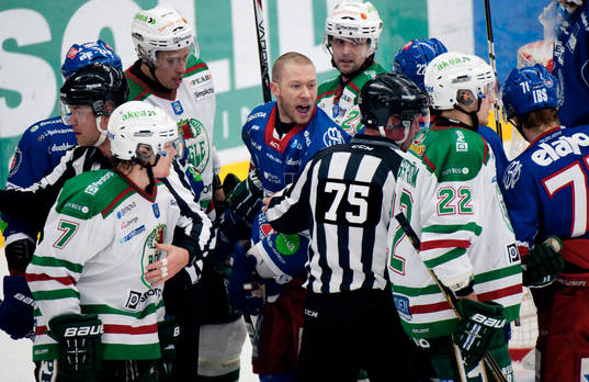 Mycket känslor i viktig match