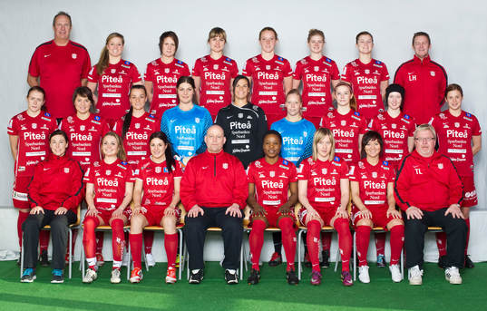 Bakre raden fr v: Birger Grahn, målvaktstränare, Jennifer
