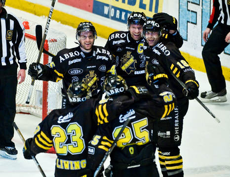 Oscar Steen, Dick Tärnström och Kent McDonell, AIK, jubel