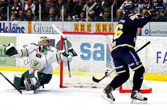 1-0 bakom Cristopher Nihlstorp, målvakt, Färjestad. Kamil