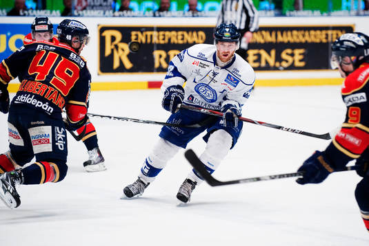 Jens Bergenström, Leksand, dumpar pucken i anfallszon
