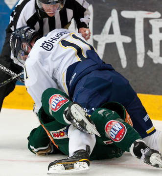 Marius Holtet, Färjestad och Jesse Joensuu, HV71. bråk,