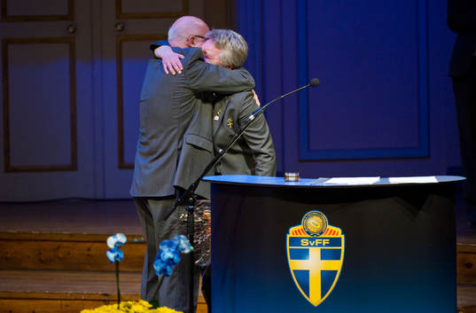Lars-Åke Lagrell kramar om Susanne Erlandsson (Kram)