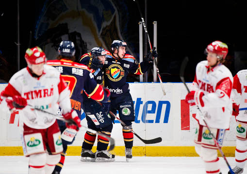 Christian Eklund och Mika Zibanejad, Djurgården, kramar om