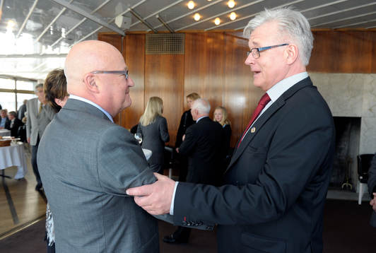 Avtackning av Lars-Åke Lagrell på Operaterassen