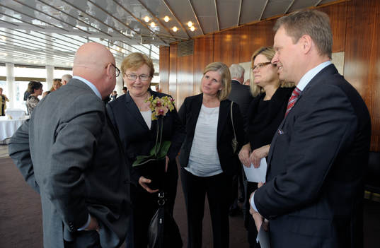 Avtackning av Lars-Åke Lagrell på Operaterassen.