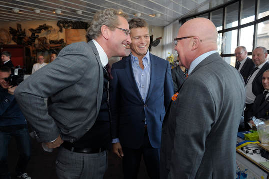 Avtackning av Lars-Åke Lagrell på Operaterassen. Erik