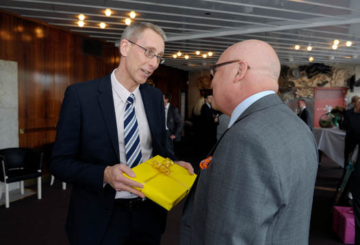 Avtackning av Lars-Åke Lagrell på Operaterassen