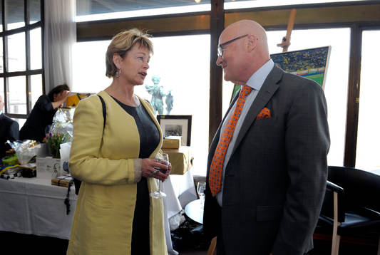 Avtackning av Lars-Åke Lagrell på Operaterassen. Lena